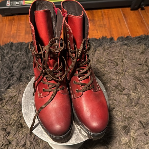 NWT TAOS WOMENS GUSTO RED LEATHER COMBAT BOOTS - Picture 12 of 12